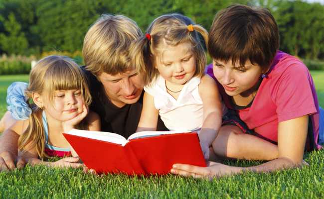 Kinder entdecken ihre Sprache an Hausbesuchen und lernen, sich in der Gesellschaft zurechtzufinden