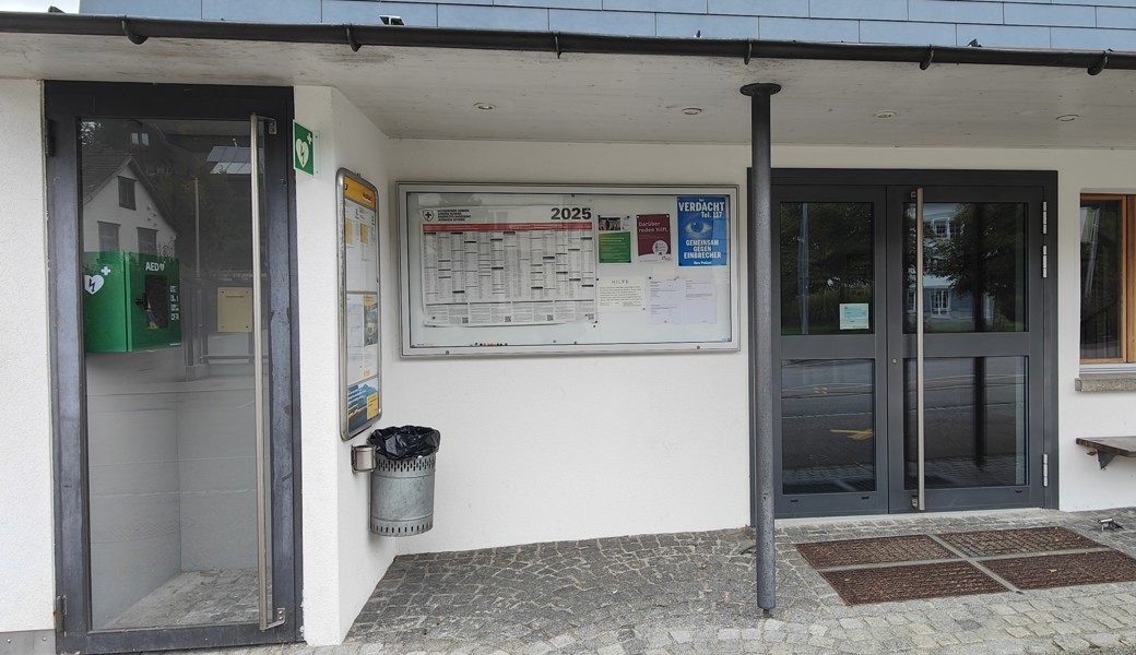 Steuerfuss bleibt – Defibrillator in ehemaliger Telefonkabine installiert
