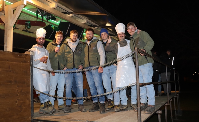 Die Wearlagrübler präsentieren: Eine Après-Skihütte auf Rädern für die Fasnacht