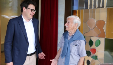 Pfarreiheim feierlich eingeweiht - Ein Kunstfenster von Josef Ebnöther verleiht ihm etwas Besonderes Pfarreiheim feierlich eingeweiht - Ein Kunstfenster von Josef Ebnöther verleiht ihm etwas Besonderes