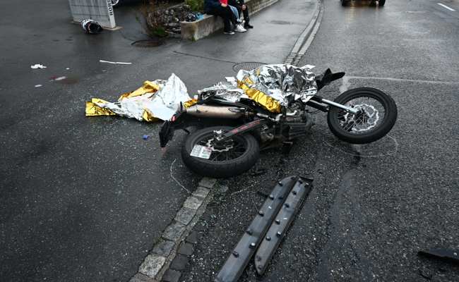 Zwei junge Lenker in Unfall verwickelt - Rettungsdienst forderte die Rega an