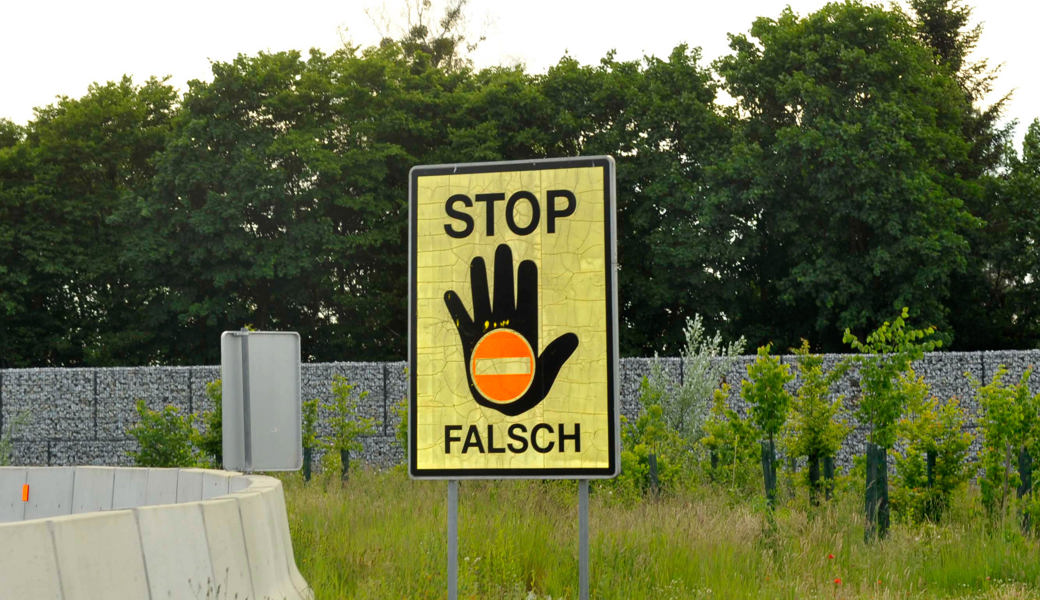 Fahrunfähig auf der A1 unterwegs: 82-jährige Geisterfahrerin von der Polizei gestoppt