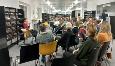Autorin Laura Vogt las in der biblioRii aus ihrem aktuellen Roman