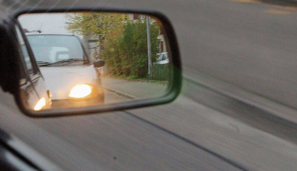 Wer so nahe fährt, riskiert den Ausweisentzug. 