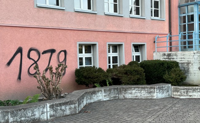 Nach Graffitis an Schulhäusern in Widnau: Die Polizei sucht Zeugen