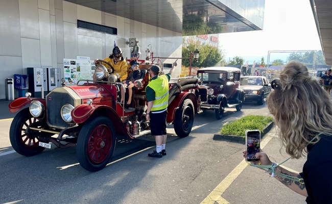 Oldtimer, Youngtimer und Töff: Historische Fahrzeuge im «Rheinpark»