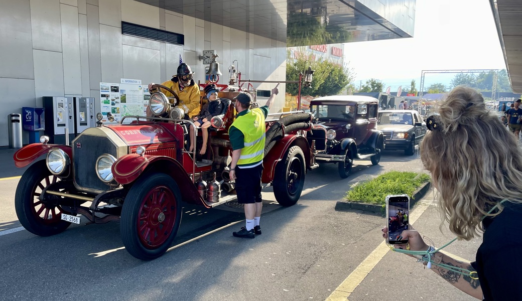 Oldtimer, Youngtimer und Töff: Historische Fahrzeuge im «Rheinpark»