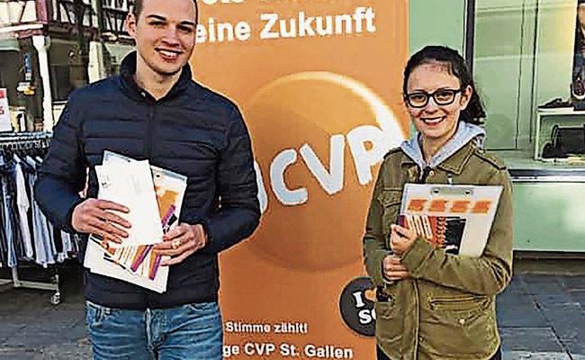Junge Politiker sammeln Unterschriften