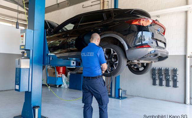 Acht Fahrzeuge beanstandet, zwei Autos stillgelegt nach Verkehrskontrolle