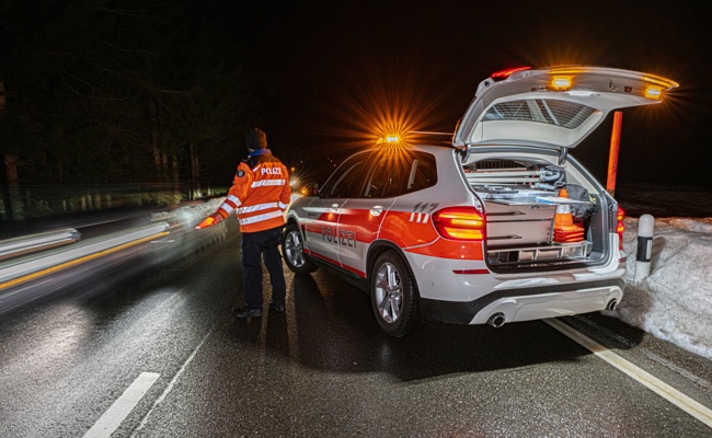 Alkofahrerin und Töfflimeitli aus dem Verkehr gezogen