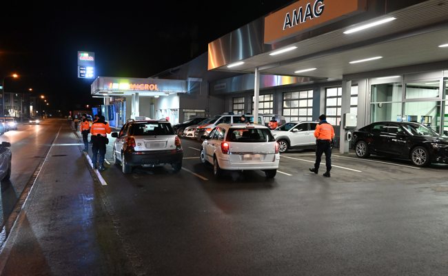 Bei 82 Fahrzeugen kontrollierte die Polizei die Lichteinheiten