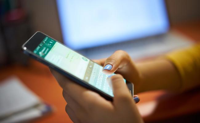 Warten auf eine WhatsApp-Nachricht: Schreib doch mal!