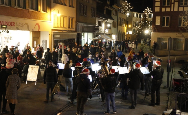 Im Städtli beginnt die Adventszeit mit zauberhafter Stimmung