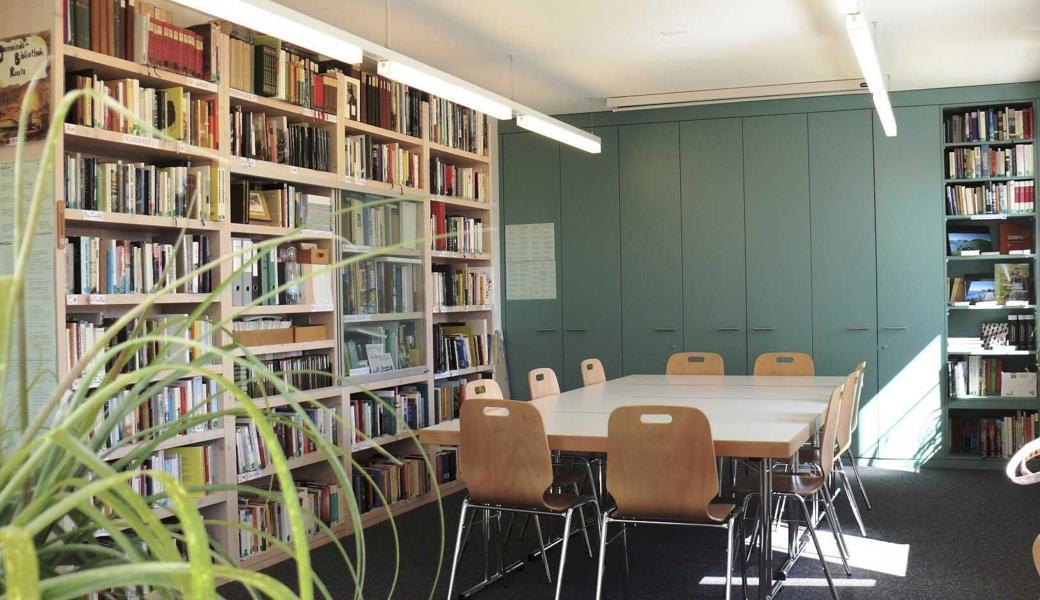 Obschon recht klein, enthält die Bibliothek rund 3000 Titel. 