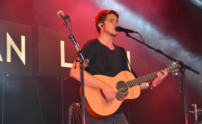 Video: Damian Lynn im Park