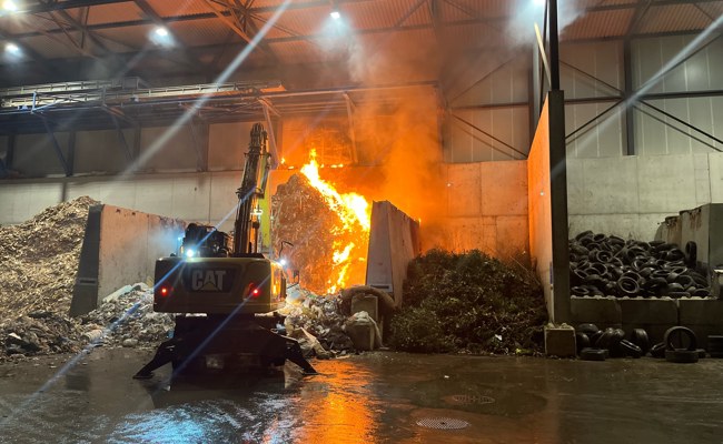 Schnell gelöscht: Brand im Rheinecker Recyclingwerk