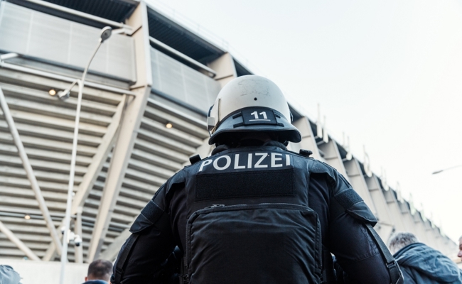 «Wiederkehrende Gewaltkultur» – Mitte-Kantonsrat Sandro Hess fordert härtere Gangart gegen FCSG-Chaoten