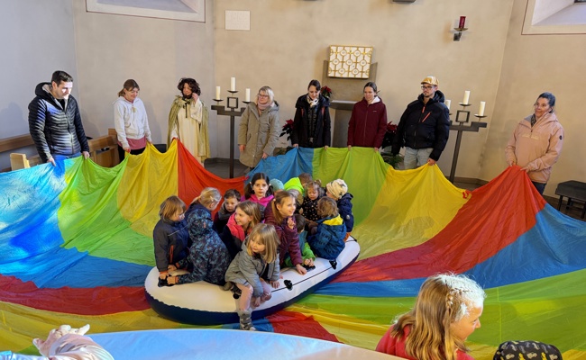 Mut, Vertrauen und Gemeinschaft: Ökumenische Kirche Kunterbunt