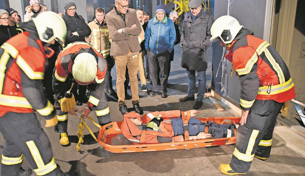 Die Zuschauer waren bei der Hauptübung hautnah dabei.