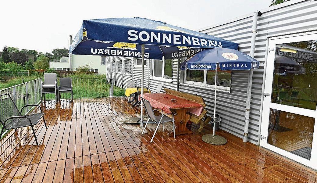 Die Terrasse vor dem Gemeinschaftsraum wird noch überdacht.