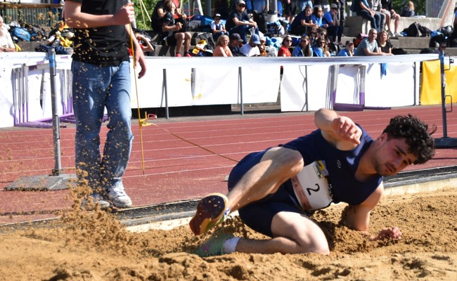 Sandro Graf springt in seinem dritten Dreisprung zum ersten Schweizer Meistertitel der Karriere
