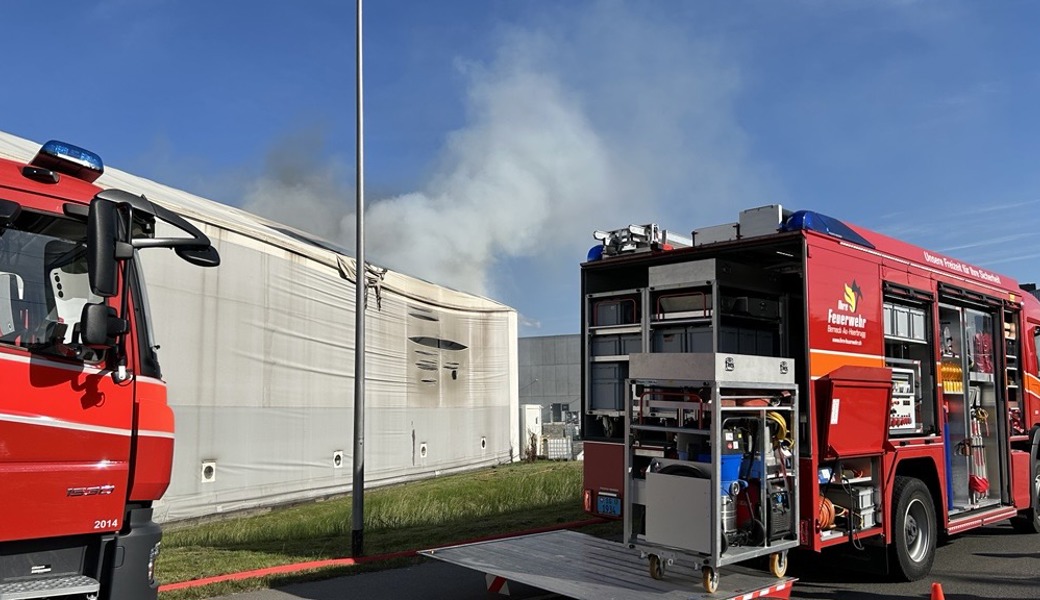 Brand bei der Verwert AG – die Feuerwehr ist im Einsatz