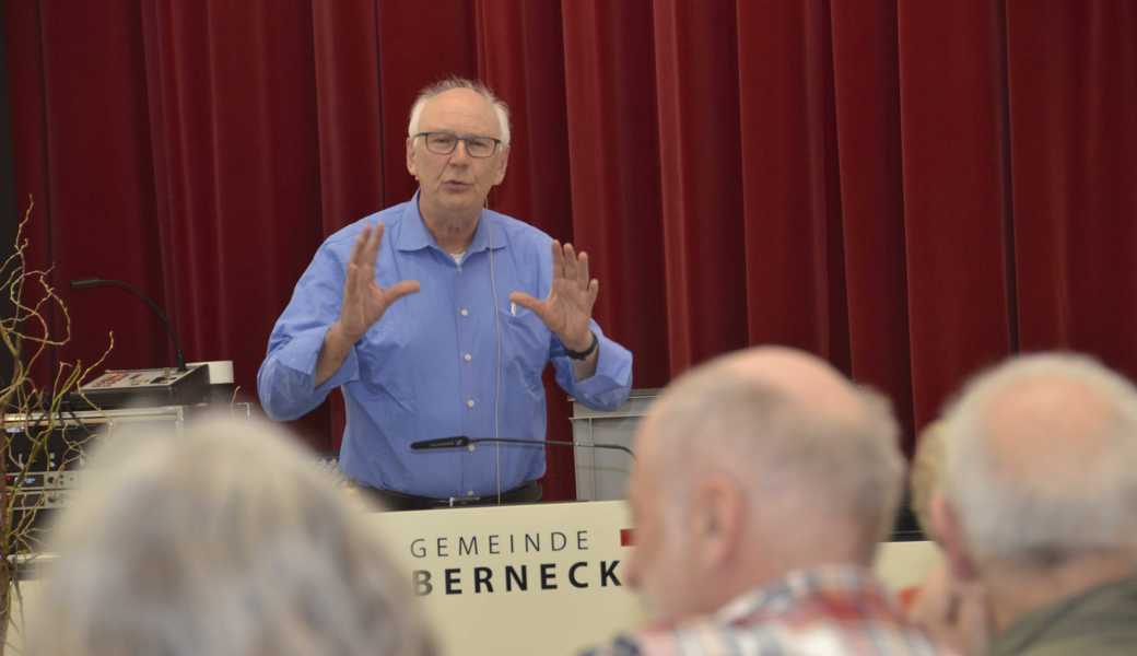 Molekularbiologe Beat Keller sprach an der DV des Imkerverbandes St. Gallen-Appenzell zum Thema moderne Pflanzenzüchtung.  