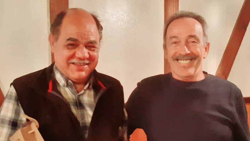 Walter Inauen (links) wird neues Ehrenmitglied. Vize-Präsident Ruedi Kehl gratuliert und dankt Walter für die Treue und den Einsatz zum Wohle des Vereins in all den Jahren. Walter Inauen (links) wird neues Ehrenmitglied. Vize-Präsident Ruedi Kehl gratuliert und dankt Walter für die Treue und den Einsatz zum Wohle des Vereins in all den Jahren.