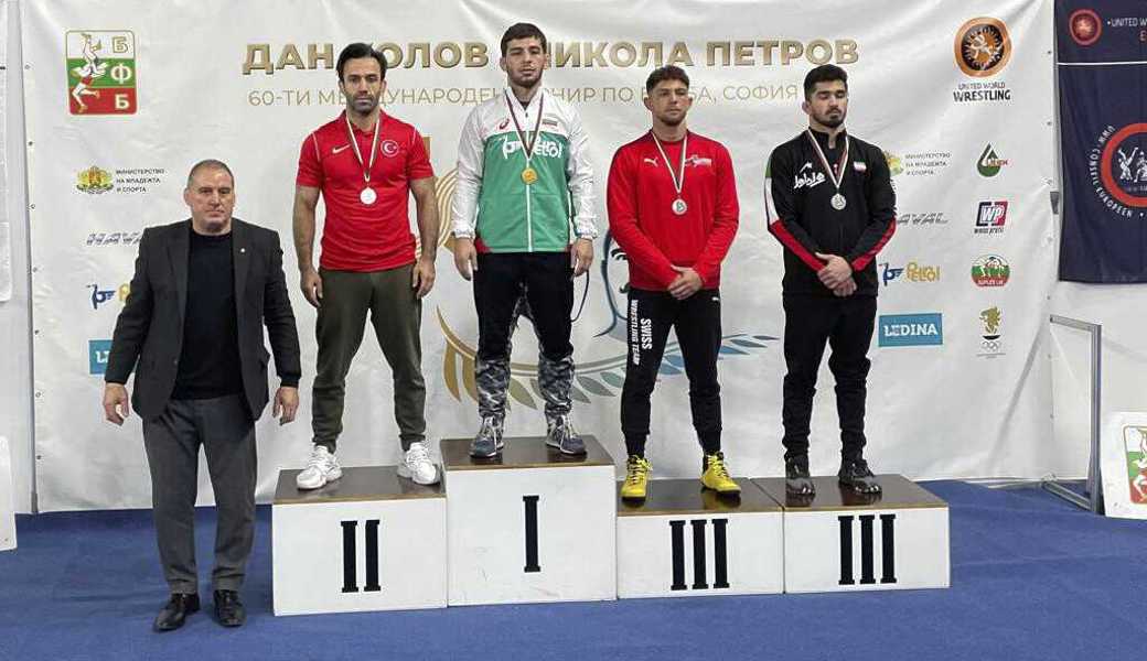 Marc Dietsche (3. v.l.) gab mit dem dritten Platz am stark besetzten Dan Kolov - Nicola Petrov Turnier in Sofia ein starkes Comeback.
