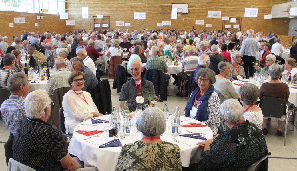 Am grossen Klassentreffen mit 25 Jahrgängen nahmen gut 300 Gäste teil.