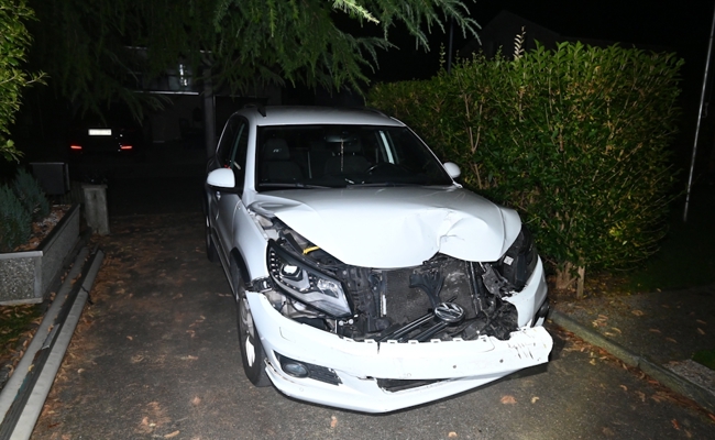 32-Jähriger baut Unfall und schiebt kaputtes Auto nach Hause – mehrere zehntausend Franken Sachschaden