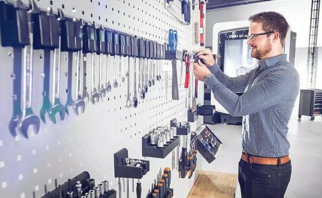 Übernahme von drei Firmen: SFS expandiert im Werkzeughandel