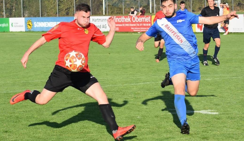 Eine von Heidens Chancen nach der 30. Minute: Denis Bektesi trifft nach einer Hereingabe des später verletzt ausgewechselten Ndong Kehl den Ball nicht richtig. Rüthis Oguzhan Ay hätte den Treffer nicht verhindern können. 