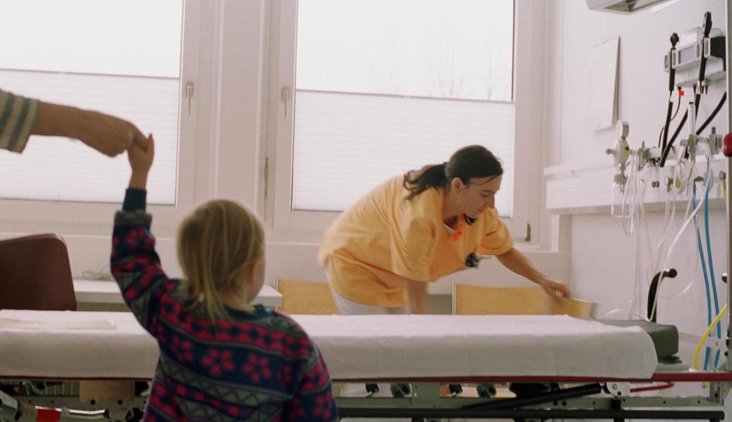 Ist der Kinderarzt oder die Kinderärztin des Vertrauens bei einem Notfall nicht erreichbar, bleibt meist nichts anderes übrig, als nach St. Gallen zu fahren. Der Weg soll aber kein Hindernis darstellen. Rheintaler Kinderärzte empfehlen die Kinder-Notfall-Praxis.   