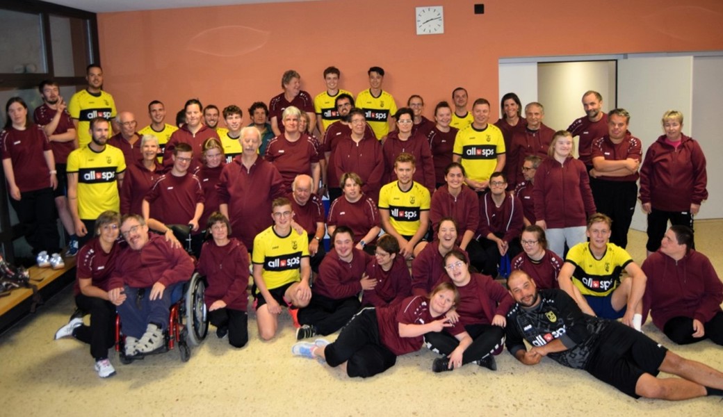 Die Vorderländer Plusportlerinnen und -sportler und die zweite Mannschaft des FC Heiden genossen die gemeinsame Turnstunde.