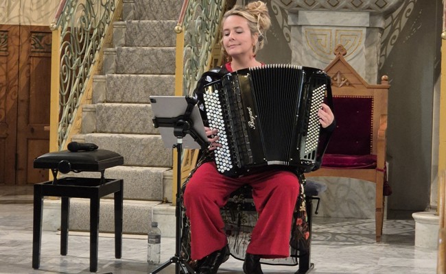 Viviane Chassot  bewies: Das Akkordeon ist ein Orchester im Kleinformat