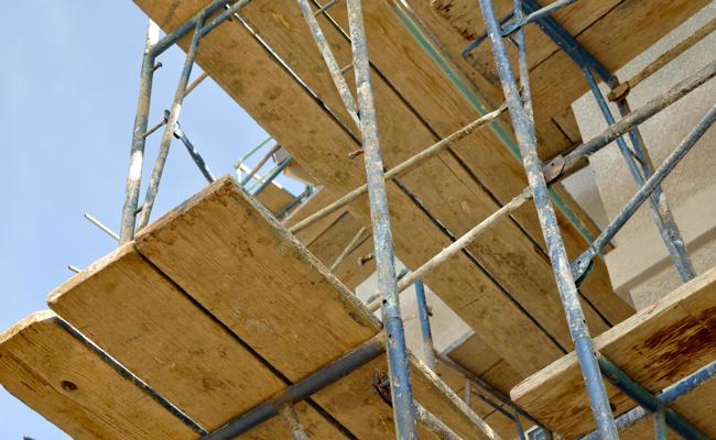 Über Gerüst in Firma eingebrochen