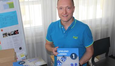 Schule dankt mit lehrreichem Geschenk