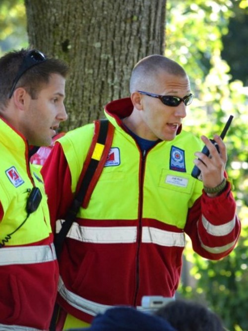 Die SLRG (mit Joël Rodi, rechts) steht am Rhyathlon seit vielen Jahren im Einsatz. Die SLRG (mit Joël Rodi, rechts) steht am Rhyathlon seit vielen Jahren im Einsatz.