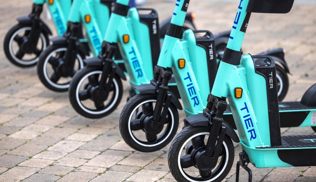 Analyse zeigt: E-Trotti fahren ohne Helm ist riskant - unser Autor fühlt sich ertappt