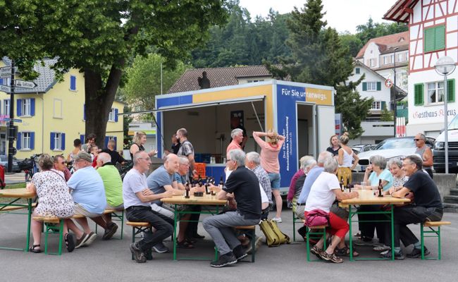 Mit dem Redaktionswagen in Montlingen: Lokales interessiert, zunehmend auch online