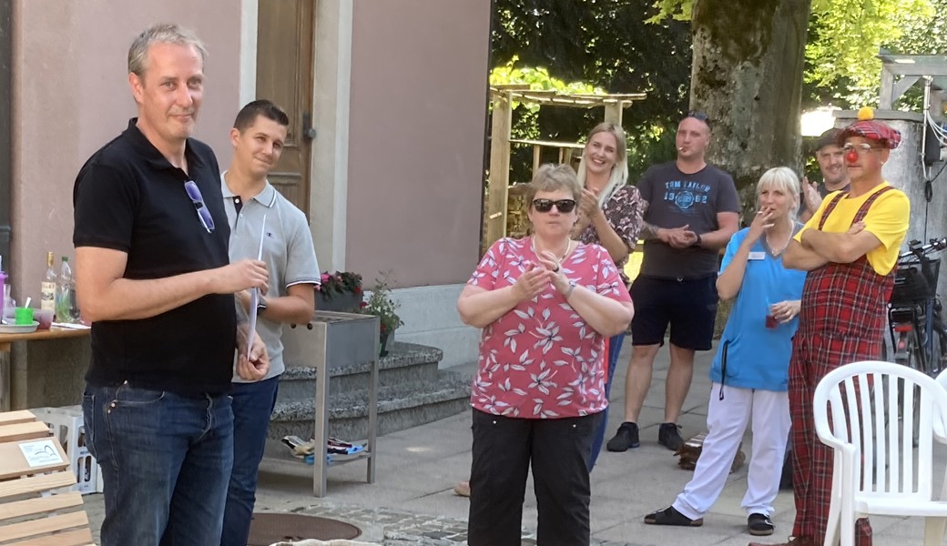 Laurent Dèverin (links) verabschiedet sich von der Geserhusgemeinschaft    (Bild ws) Laurent Dèverin (links) verabschiedet sich von der Geserhusgemeinschaft    (Bild ws)