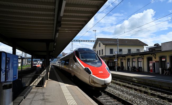 Nach einer Störung im Bahnverkehr fahren die Züge wieder