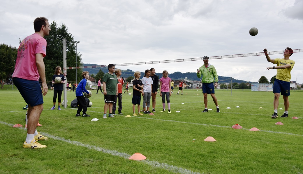 Für einmal hatte der Widnauer Nachwuchs Natispieler als Trainer