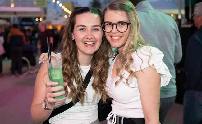 Grosse Partystimmung am ersten Abend der Rhema: Die Bilder