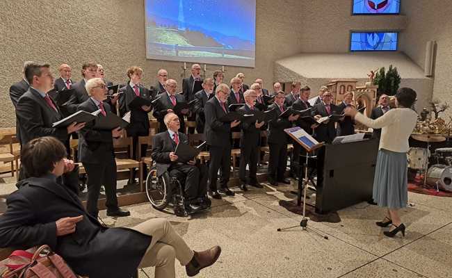 Lieder über Frieden und Heimat und weihnachtliche Klänge regten zum Nachdenken an