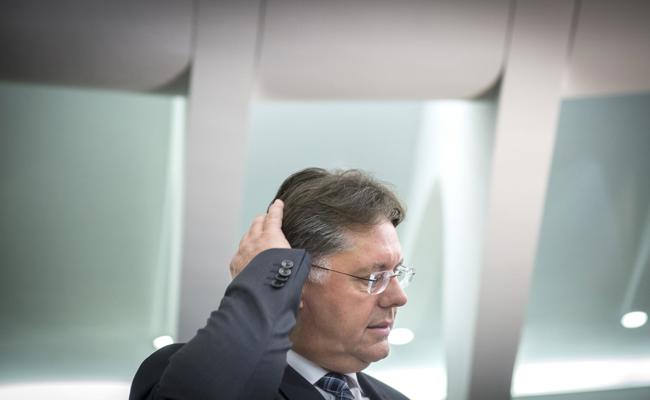 Huser und seine Kritiker haben Rechtsstreit beigelegt