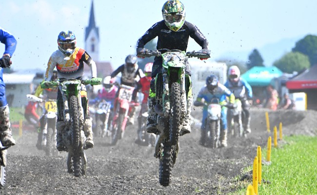 Ein Geburtstagsfest mit dröhnendem Motorensound