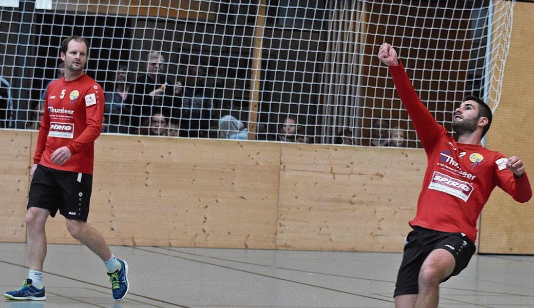 Altmeister Manuel Sieber (l.) wird in der Mannschaft mit fünf nominellen Abwehrspielern, hier mit Kenneth Schoch, im Angriff spielen.