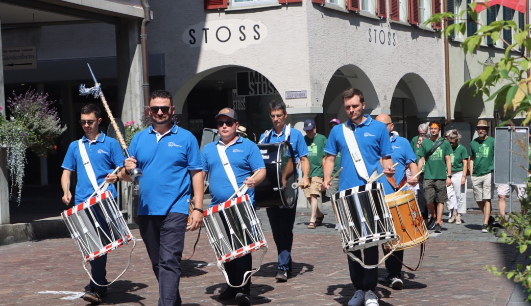Mit Trommelklängen und 32 Grad: Die Kulturwoche hat begonnen